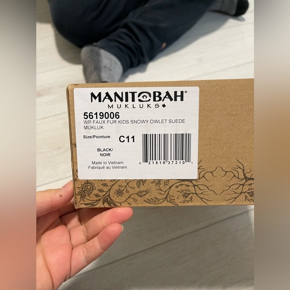 Brand new Manitobah mukluks - Picture 5 of 6